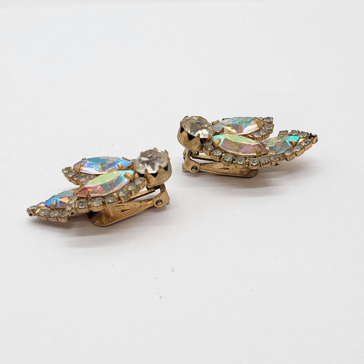 1950s Weiss Aurora Borealis Rhinestone Clip On Earrings