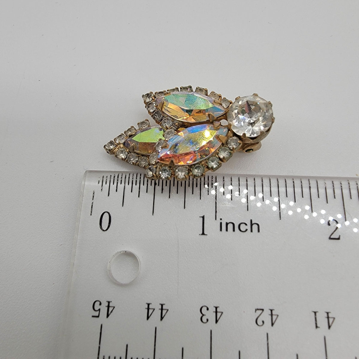 1950s Weiss Aurora Borealis Rhinestone Clip On Earrings
