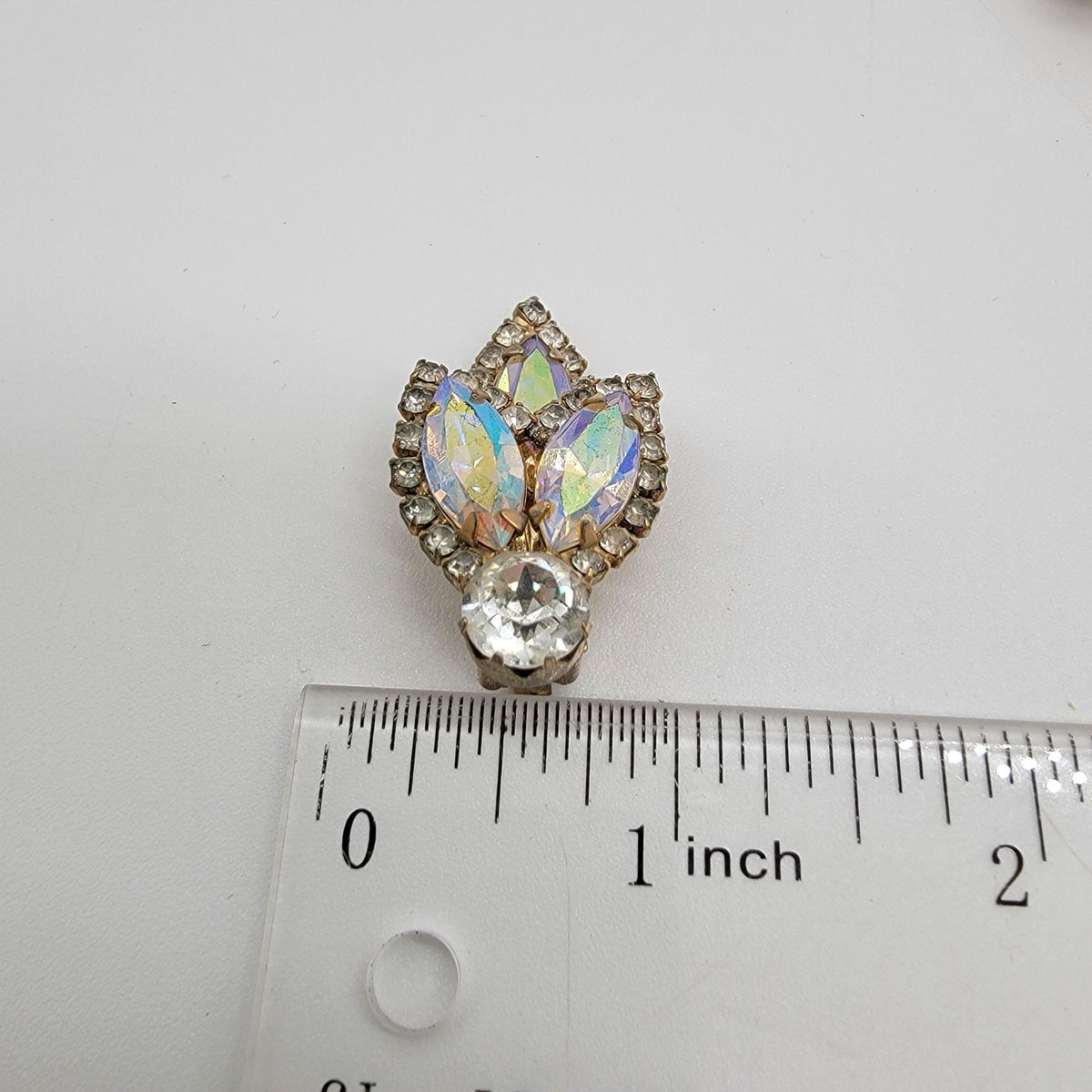 1950s Weiss Aurora Borealis Rhinestone Clip On Earrings