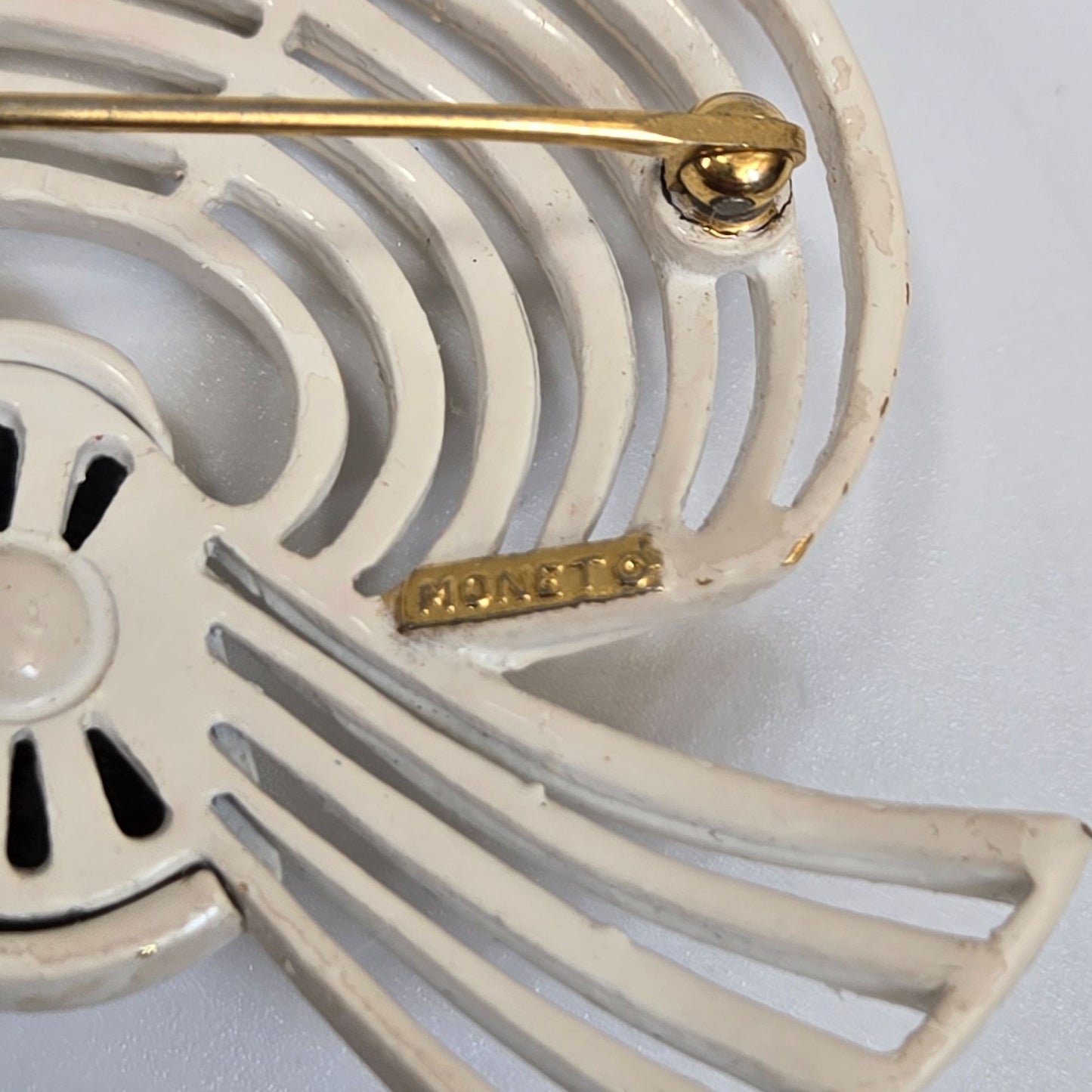 Vintage 1980s Monet White Enamel Over Gold-Tone Fan Bow Brooch