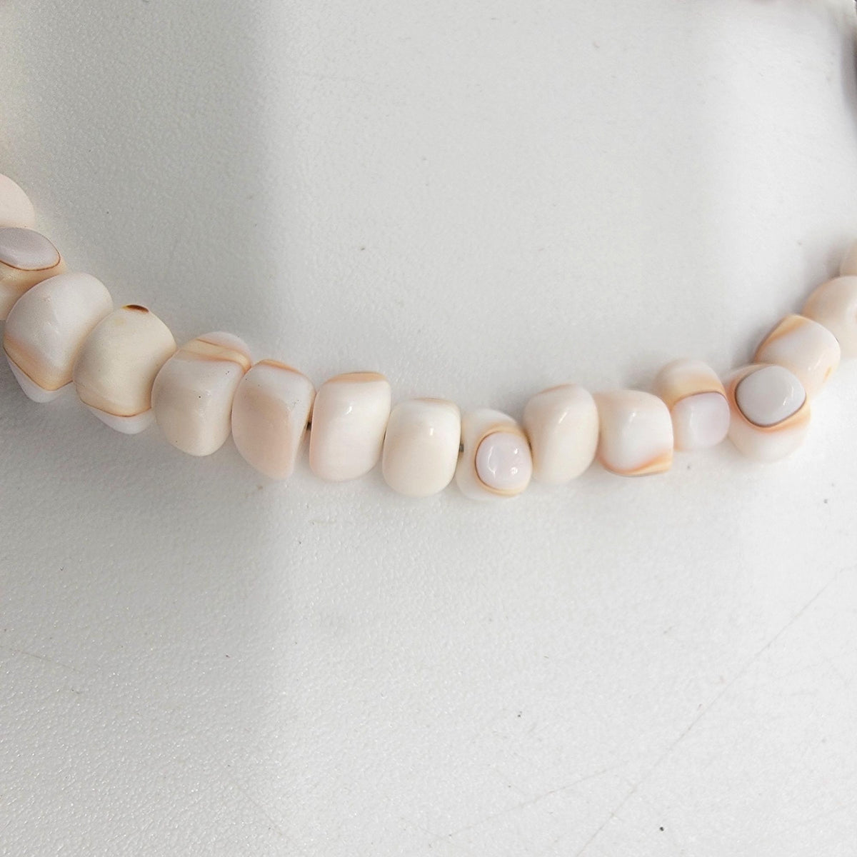 1960s Vintage Hawaiian Puka Shell Bracelet 6.5"