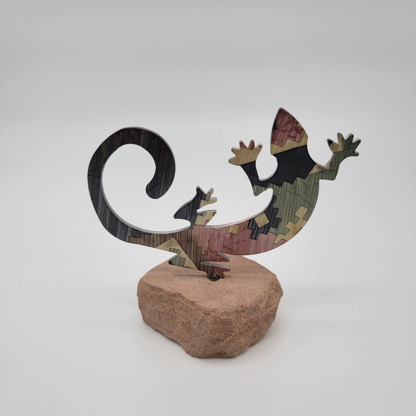 Lazart Gecko Lizard Metal Art Sculpture On Stone Base