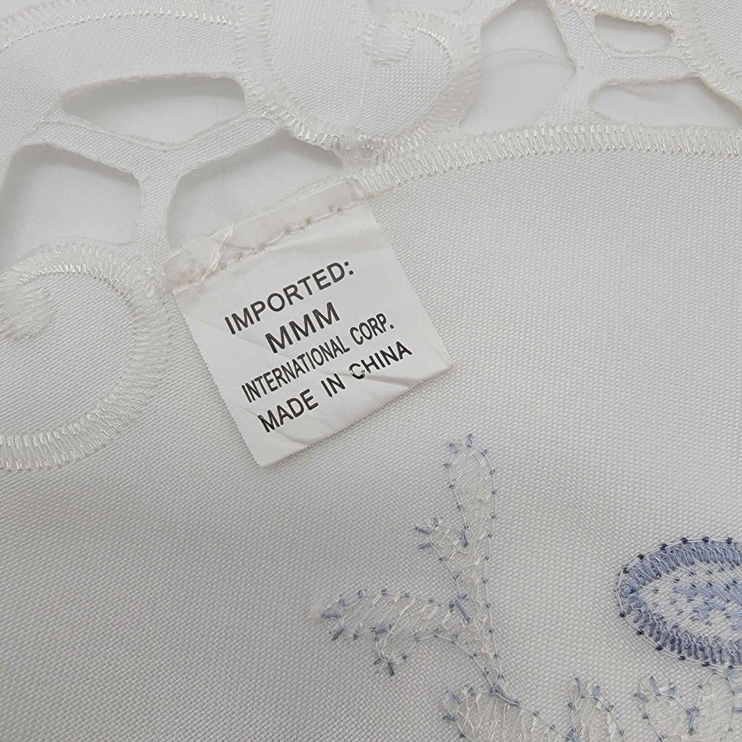 Embroidered White Lace Table Runner With Nautical Shell Design