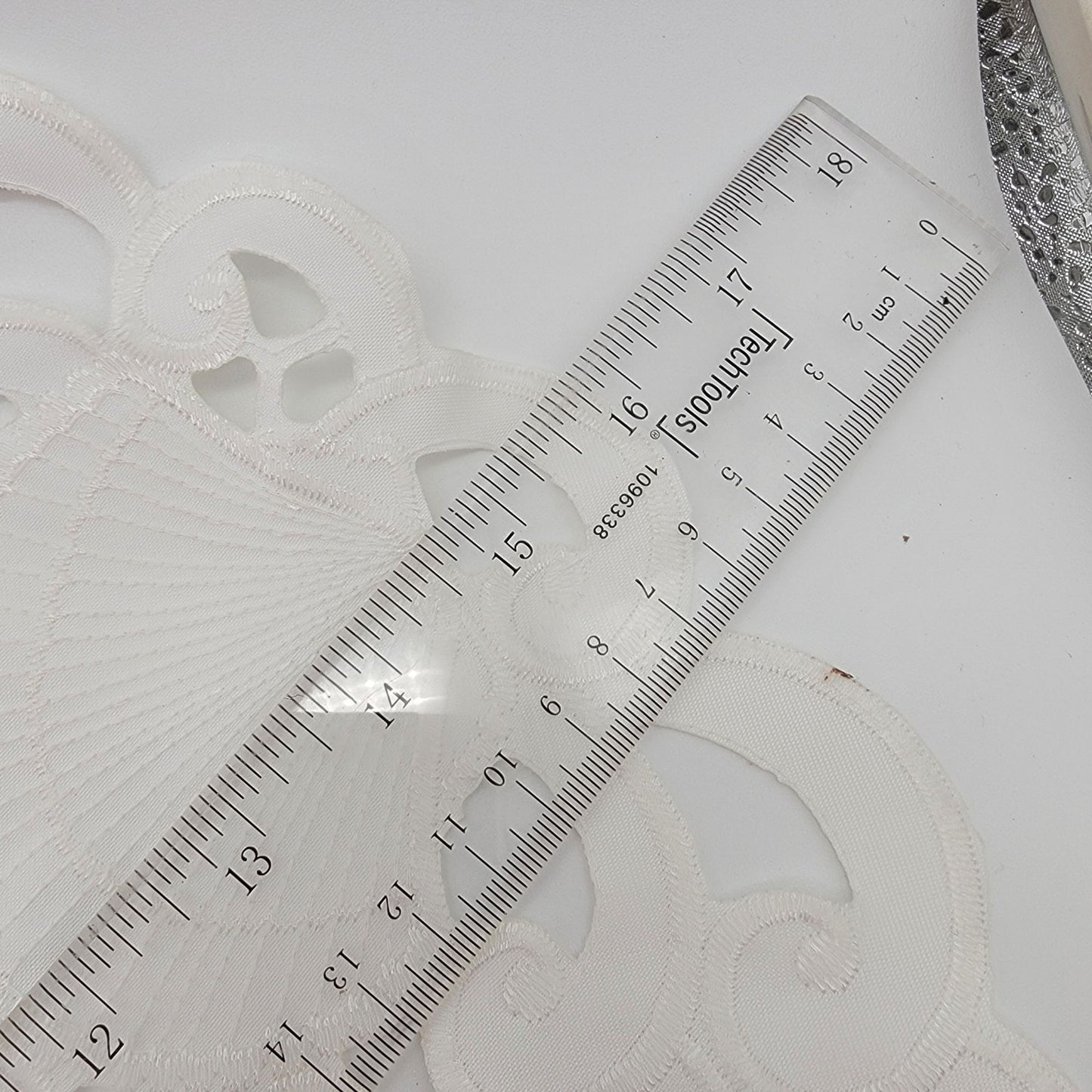 Embroidered White Lace Table Runner With Nautical Shell Design