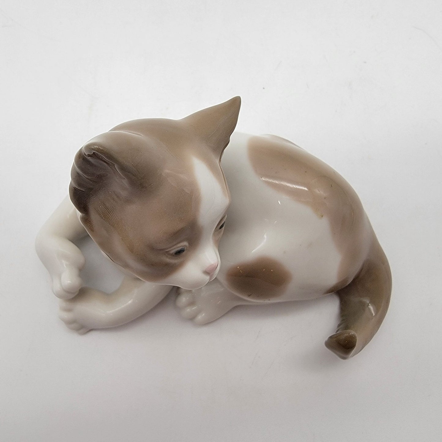 Retired Lladro "Surprised Cat" Porcelain Figurine