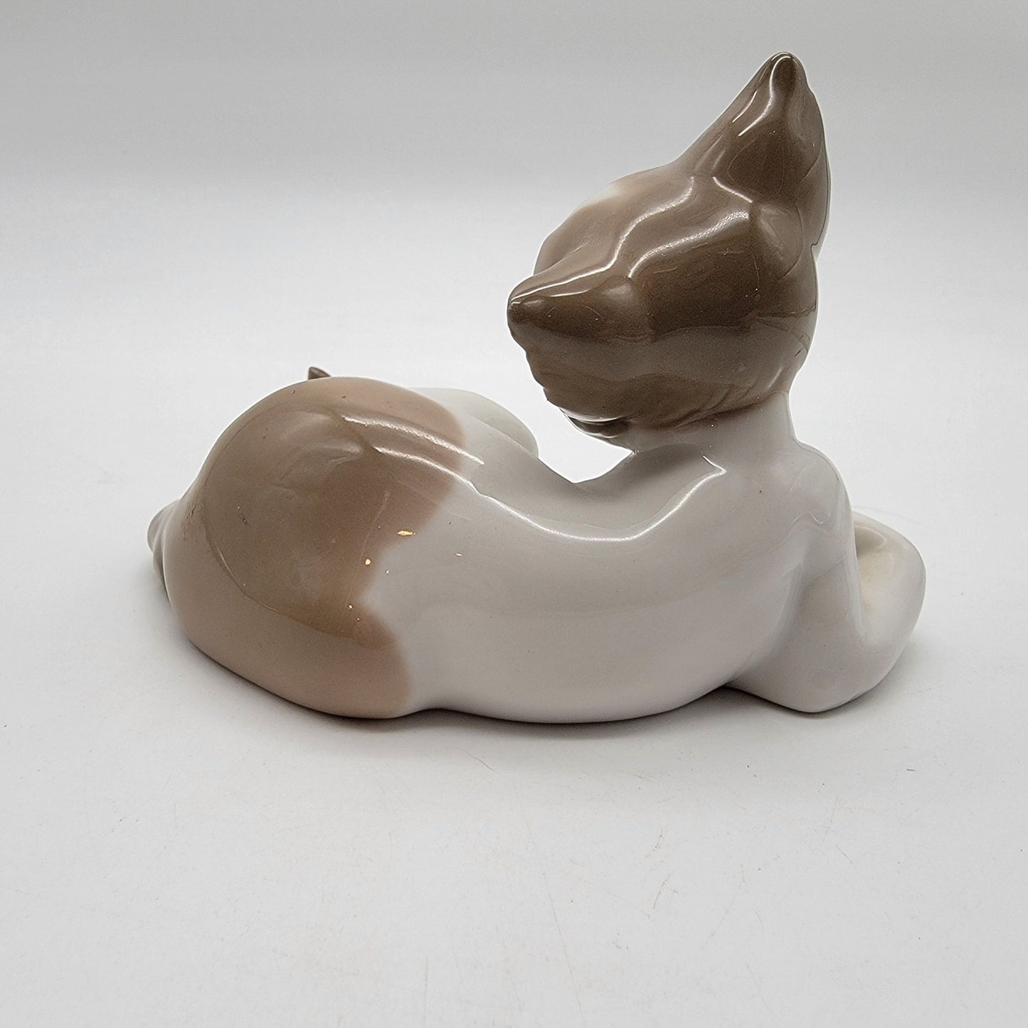 Retired Lladro "Surprised Cat" Porcelain Figurine