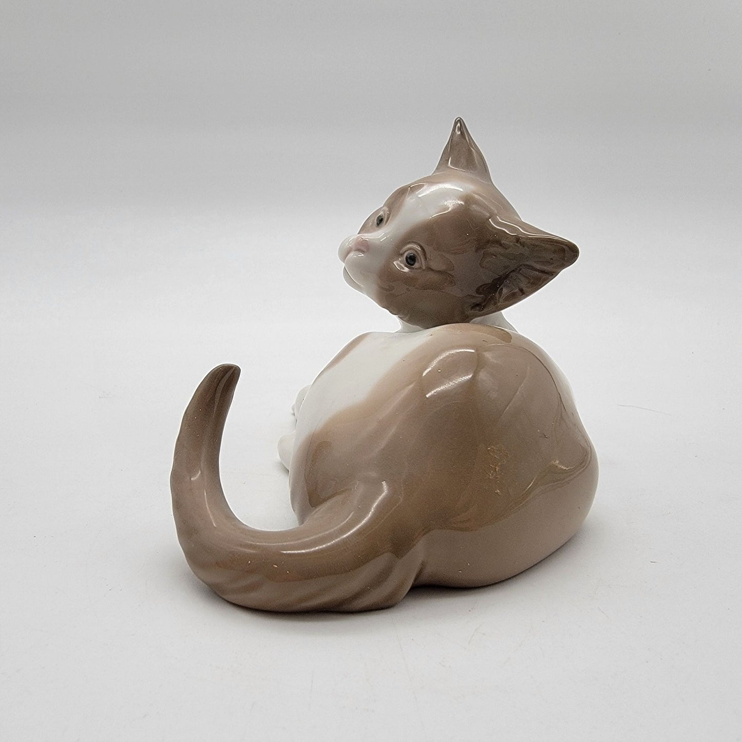 Retired Lladro "Surprised Cat" Porcelain Figurine