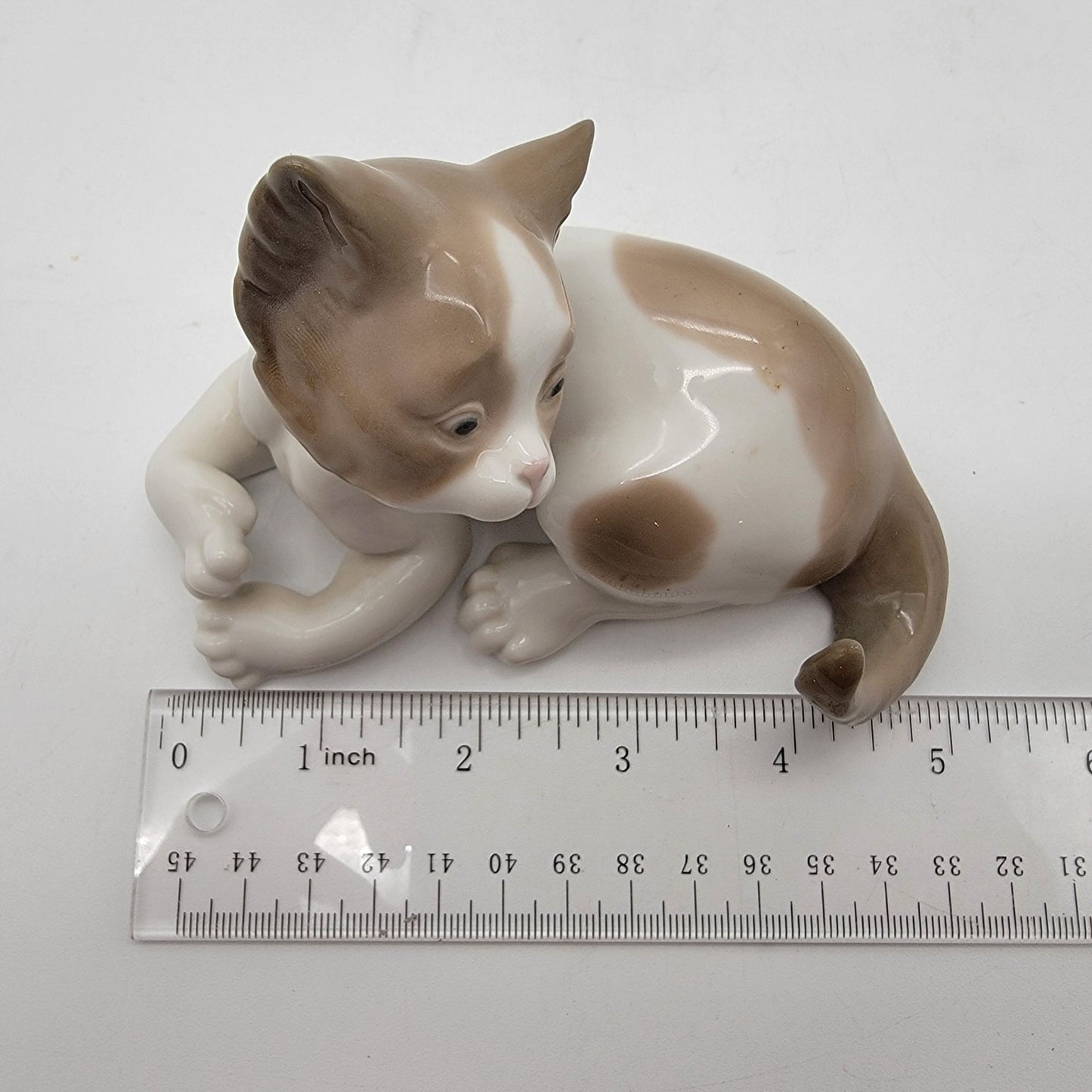 Retired Lladro "Surprised Cat" Porcelain Figurine
