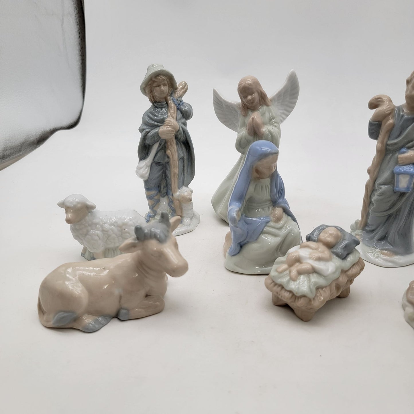 Dillards Heralds Porcelain 11-Piece Nativity Set
