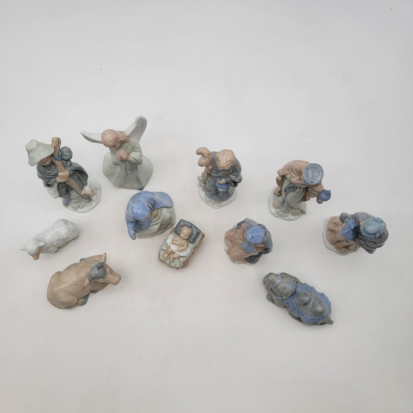 Dillards Heralds Porcelain 11-Piece Nativity Set