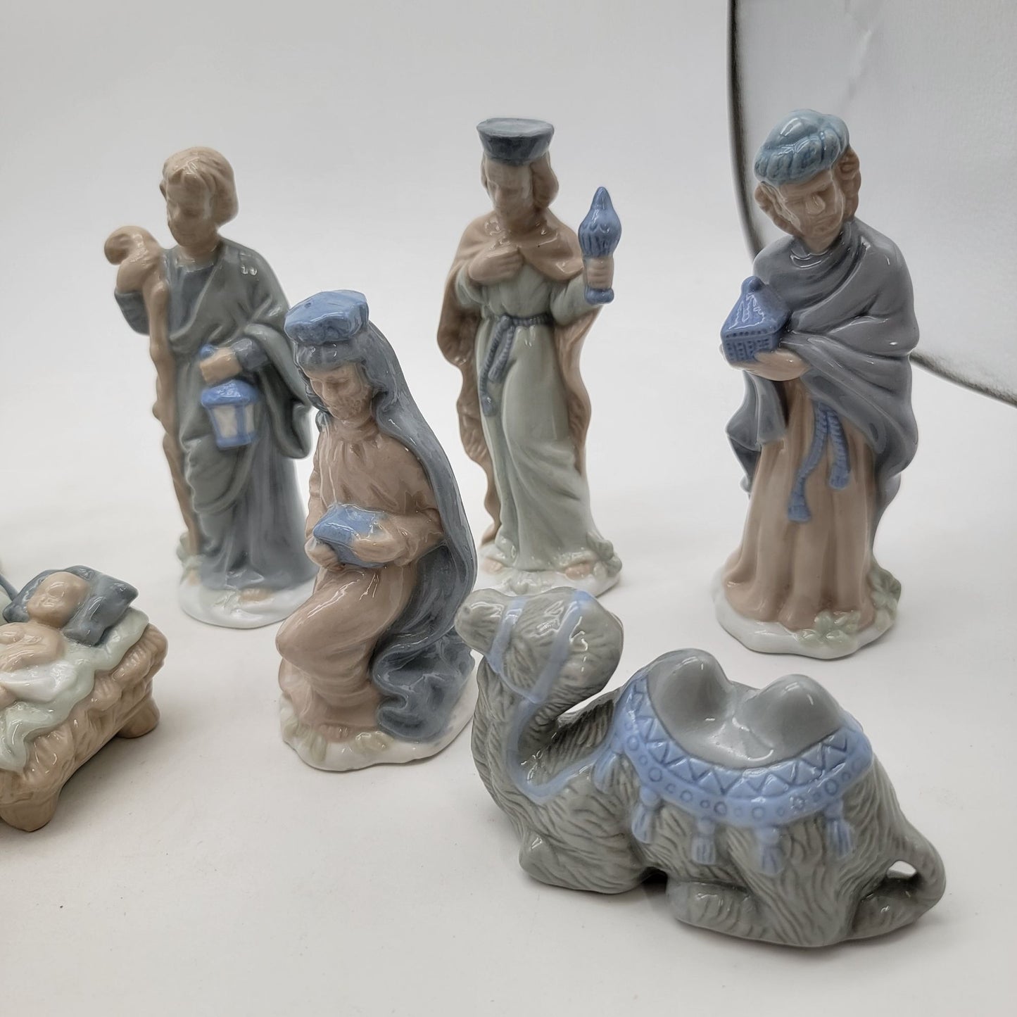 Dillards Heralds Porcelain 11-Piece Nativity Set