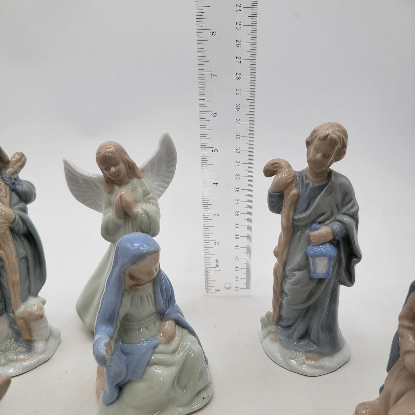 Dillards Heralds Porcelain 11-Piece Nativity Set