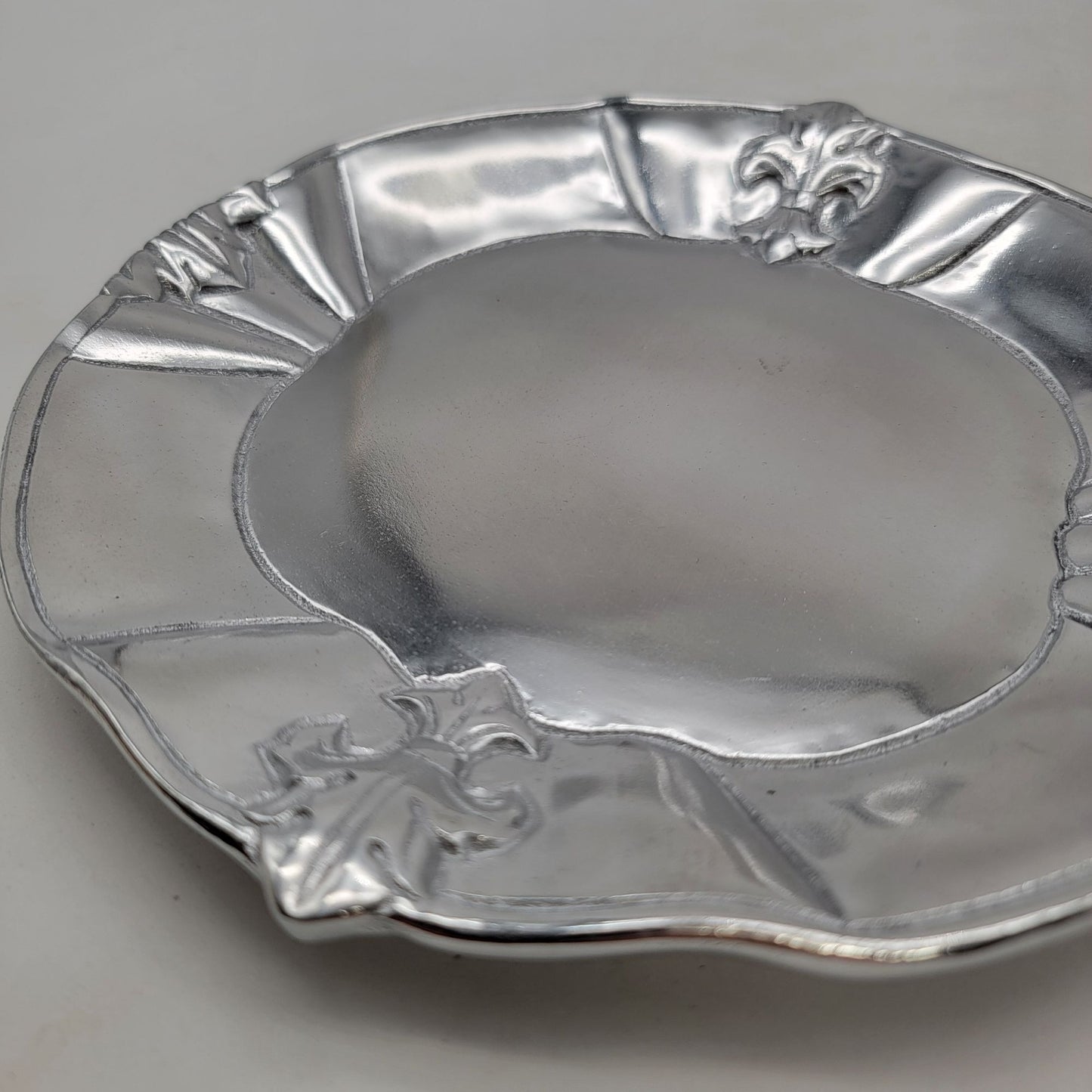 Arthur Court Aluminum Fleur De Lis Plate & Cake Server Set