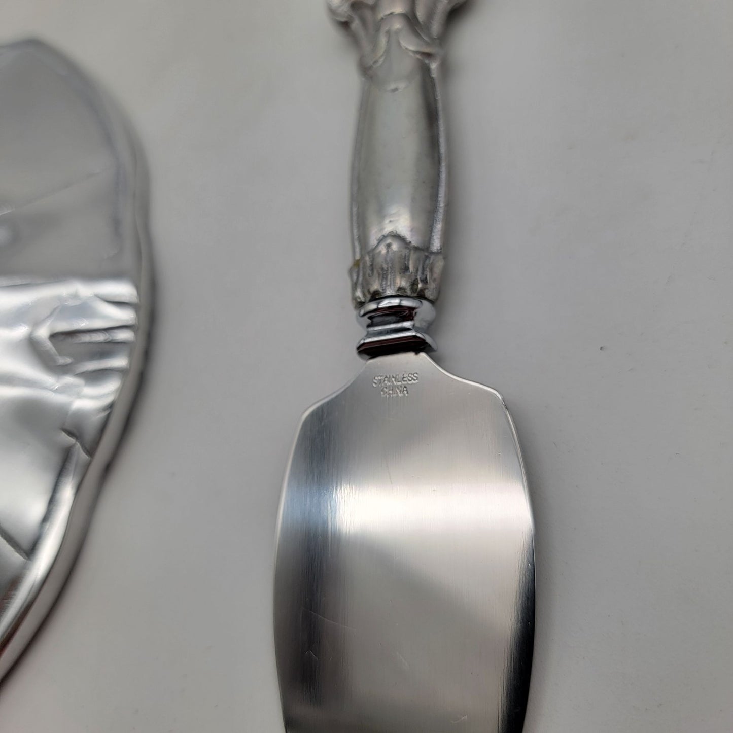 Arthur Court Aluminum Fleur De Lis Plate & Cake Server Set