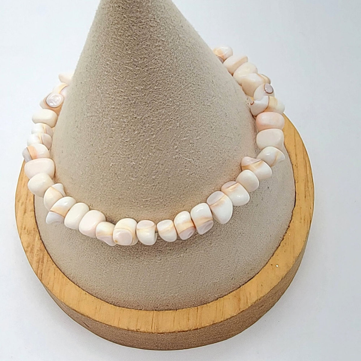1960s Vintage Hawaiian Puka Shell Bracelet 6.5"