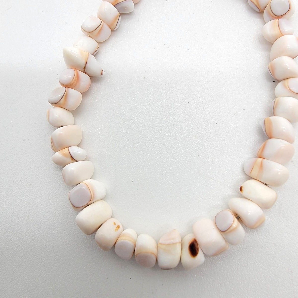1960s Vintage Hawaiian Puka Shell Bracelet 6.5"