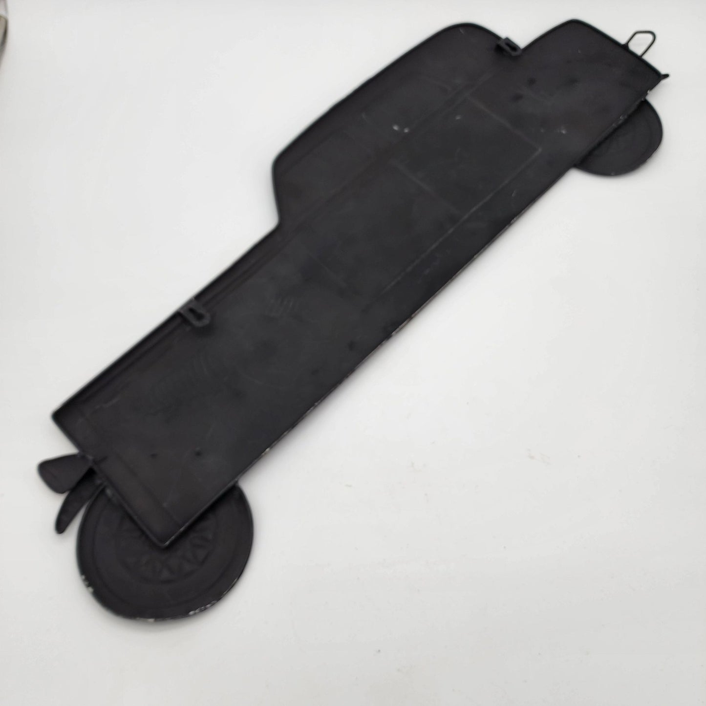 Vintage Gangster Car Wall Hanging - 1920s Style Metal Art