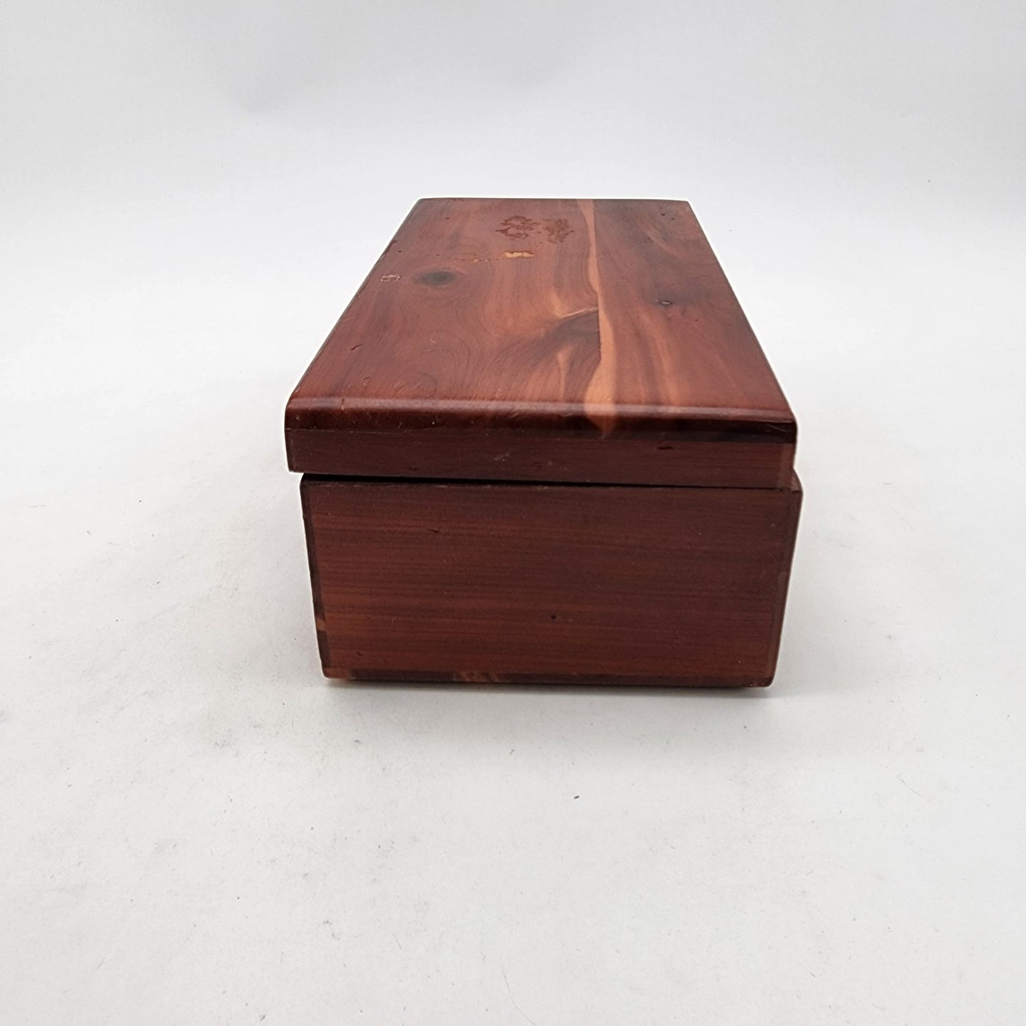 Lane Cedar Miniature Hope Chest Trinket Box Levitz Furniture