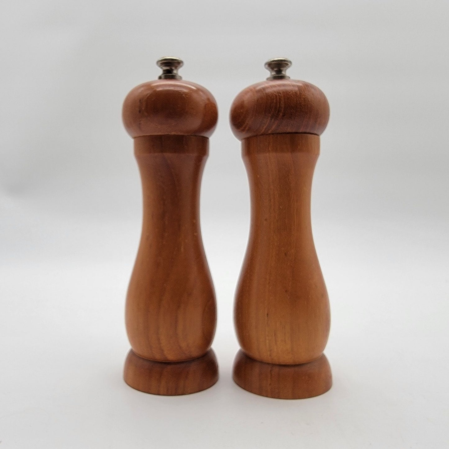 Vintage 1982 Peter Piper Wooden Salt & Pepper Mill Set