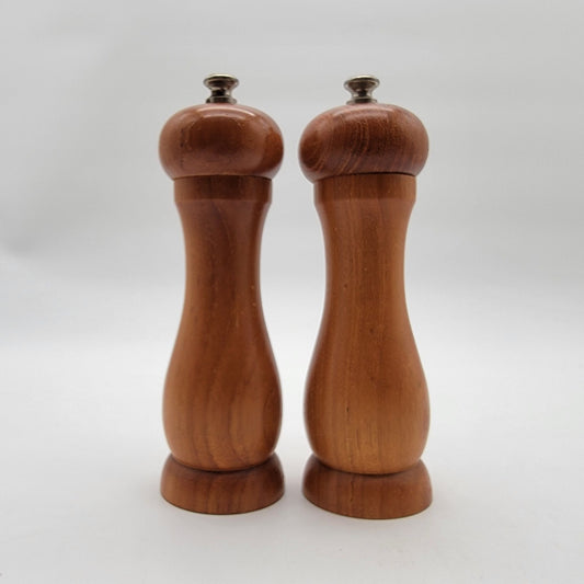 Vintage 1982 Peter Piper Wooden Salt & Pepper Mill Set