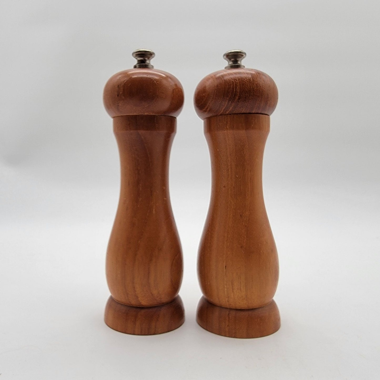 Vintage 1982 Peter Piper Wooden Salt & Pepper Mill Set