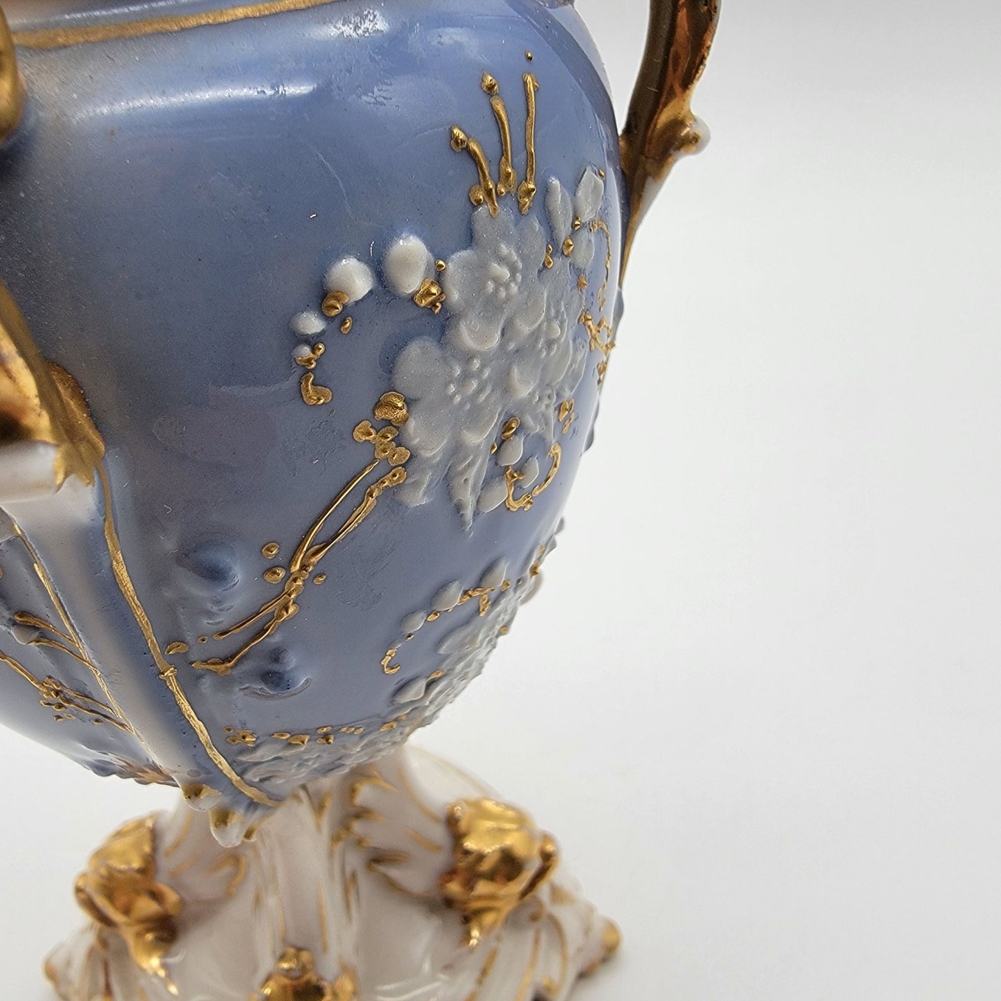 Antique Riessner Stellmacher & Kessel Art Nouveau Porcelain Turn Teplitz Vase Bleu Celeste (Sky Blue)