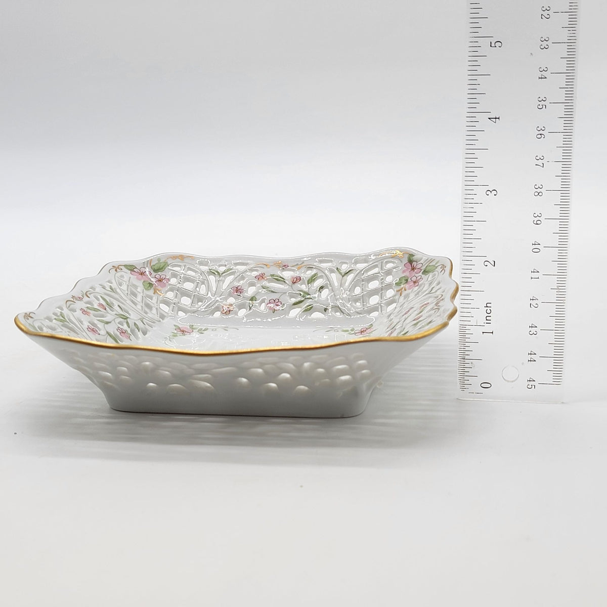 Oscar De La Renta English Garden Porcelain Square Dish Floral Lattice