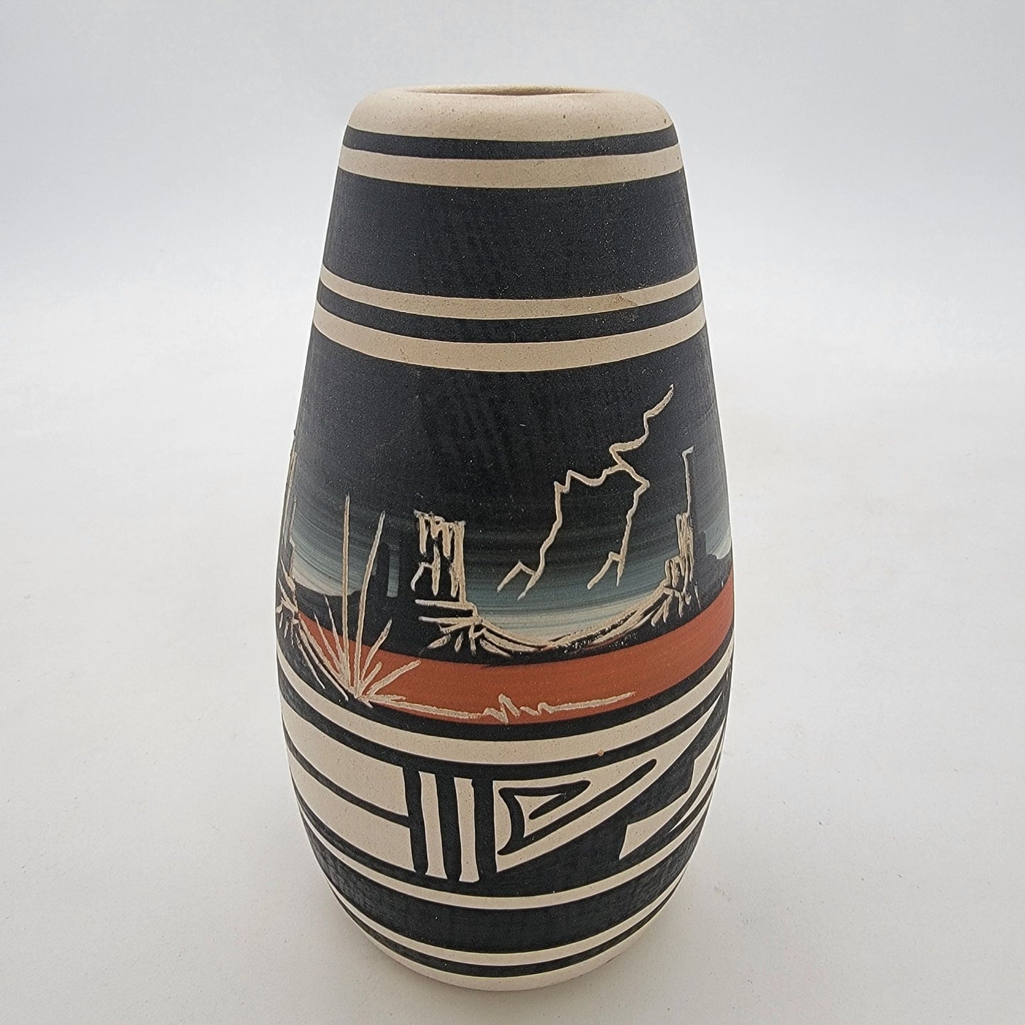 Vintage Navajo Dine Cedar Mesa Pueblo Etched Art Pottery Vase Signed