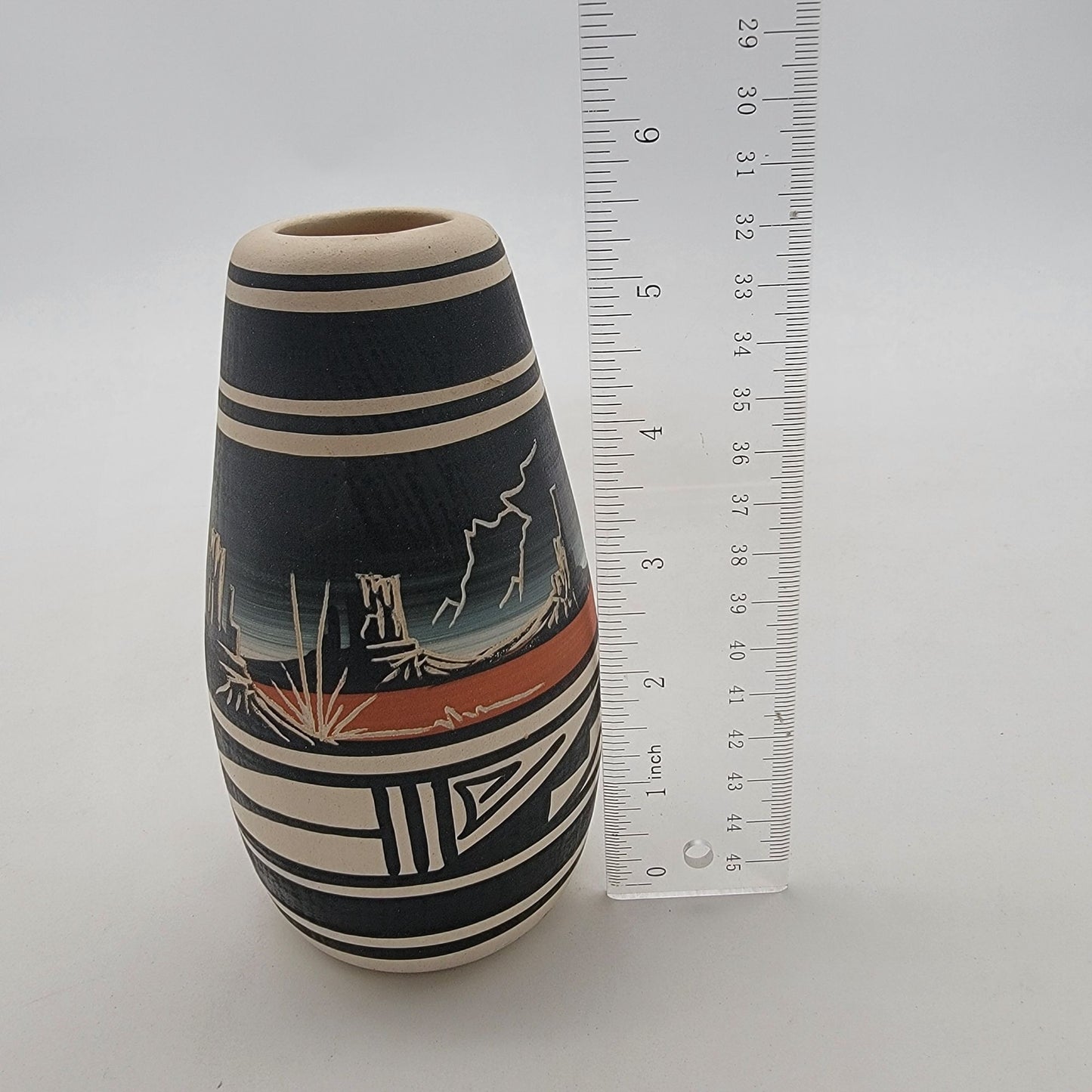 Vintage Navajo Dine Cedar Mesa Pueblo Etched Art Pottery Vase Signed