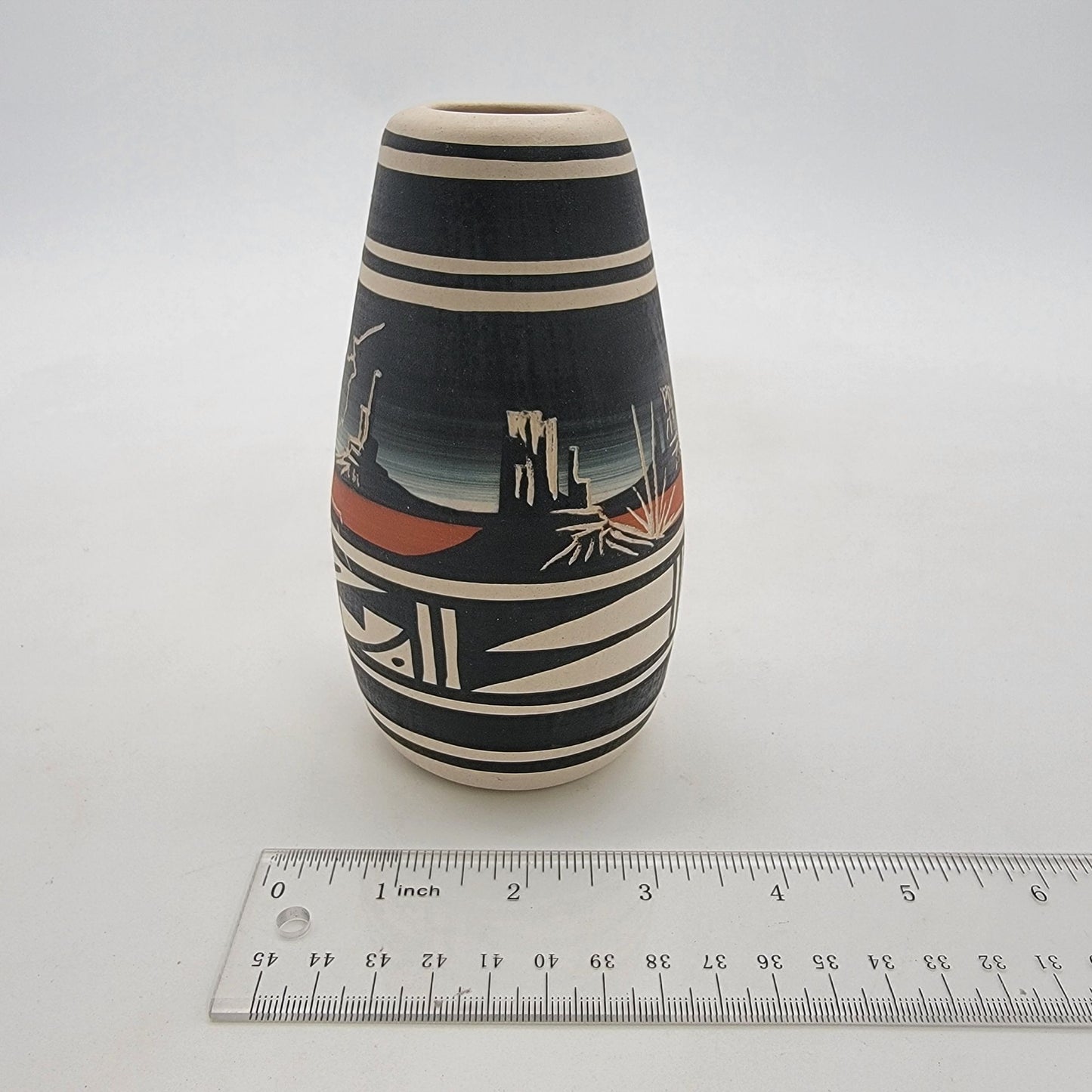 Vintage Navajo Dine Cedar Mesa Pueblo Etched Art Pottery Vase Signed
