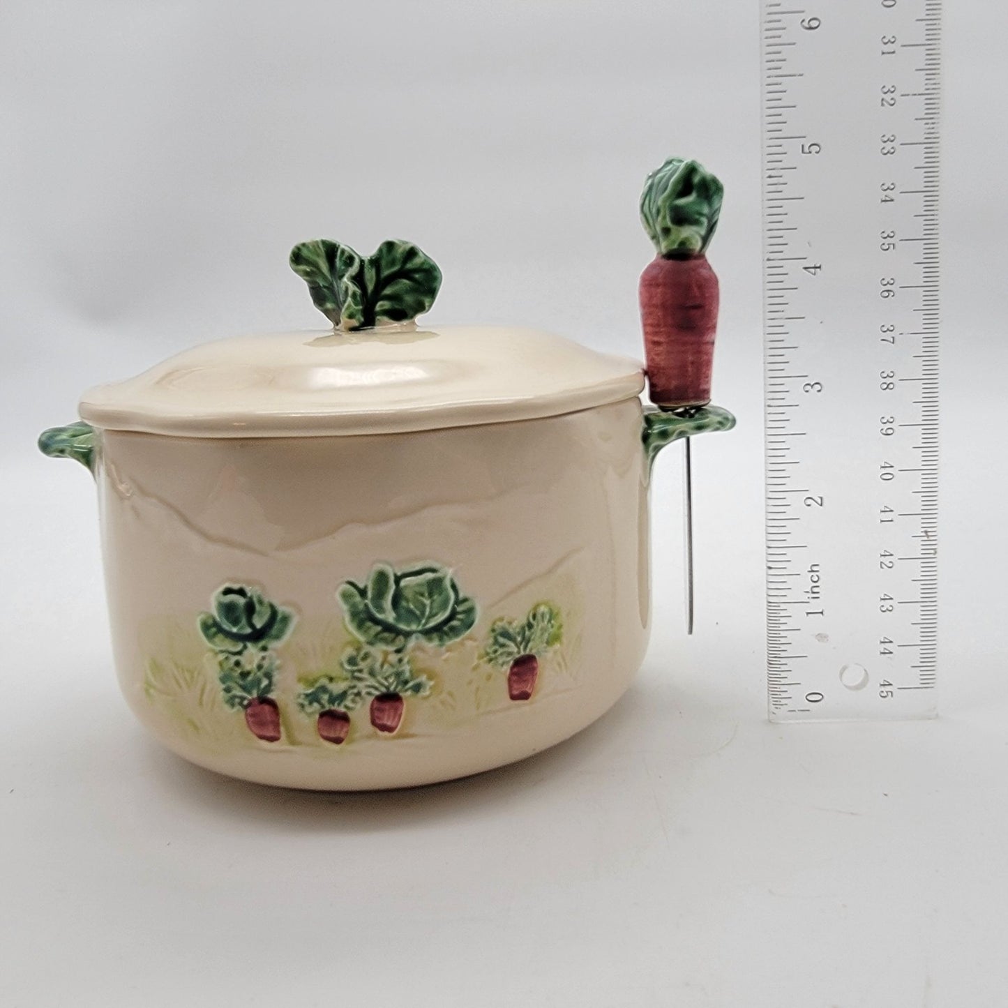 1983 Haldon Group Rabbit Parade Pot with Carrot Spreader