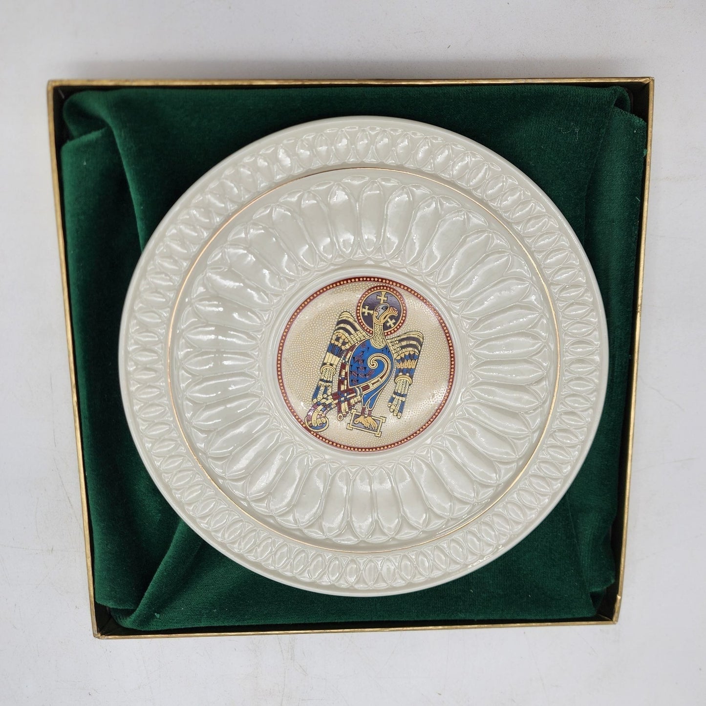Belleek Collectors Society 4th Edition Book Of Kells St. John Plate 1983 With Original Box