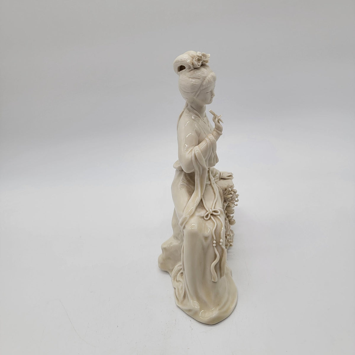 Blanc De Chine Porcelain Figurine Guanyin The Goddess As Found
