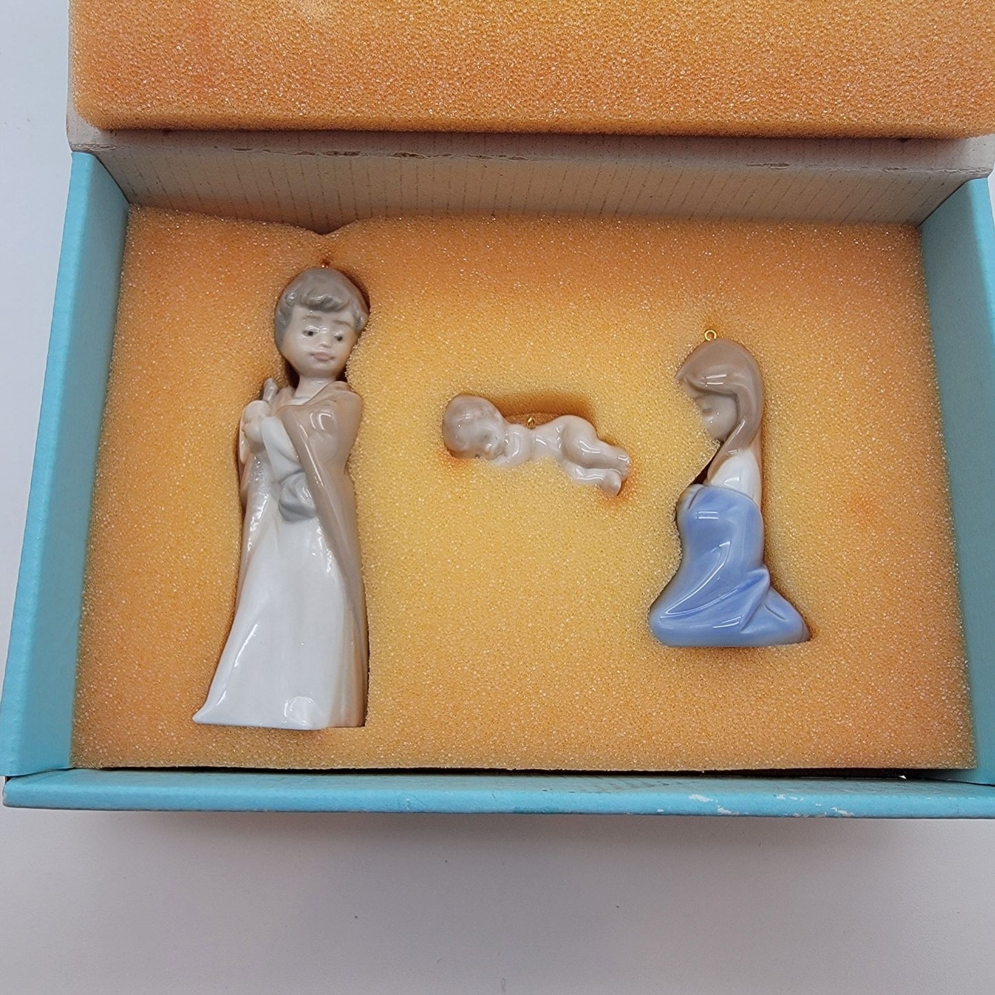 Lladro Porcelain Miniature Holy Family Nativity Ornament Set #5657 in Original Box