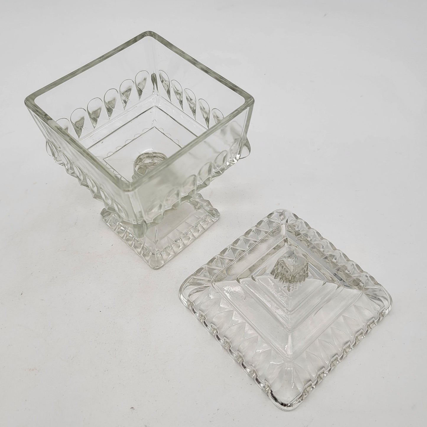 Vintage Jeannette Glass Wedding Candy Dish With Lid