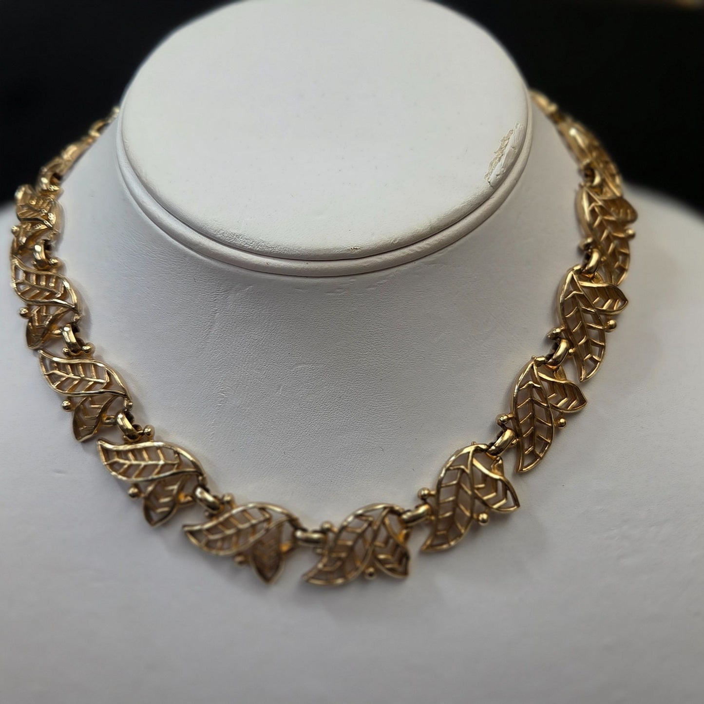 Vintage Gold-Tone Laurel Leaf Choker Necklace 14"