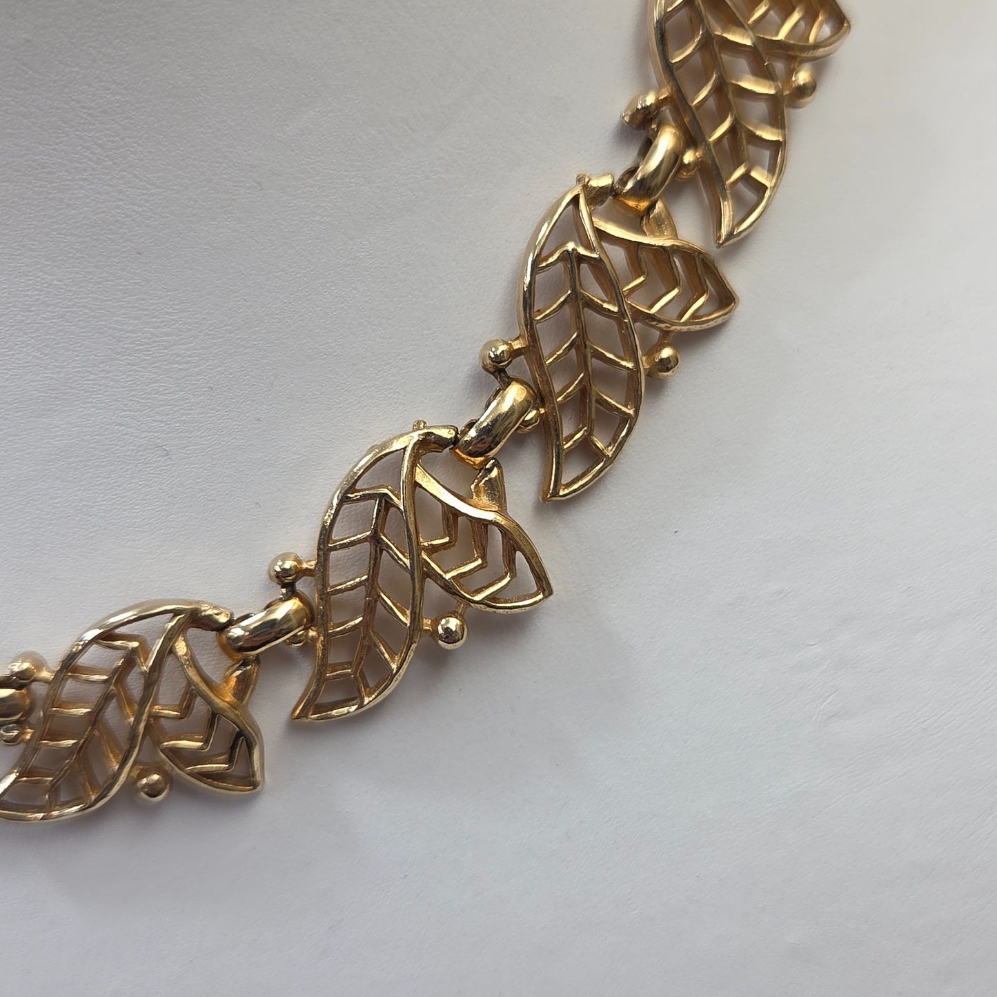Vintage Gold-Tone Laurel Leaf Choker Necklace 14"