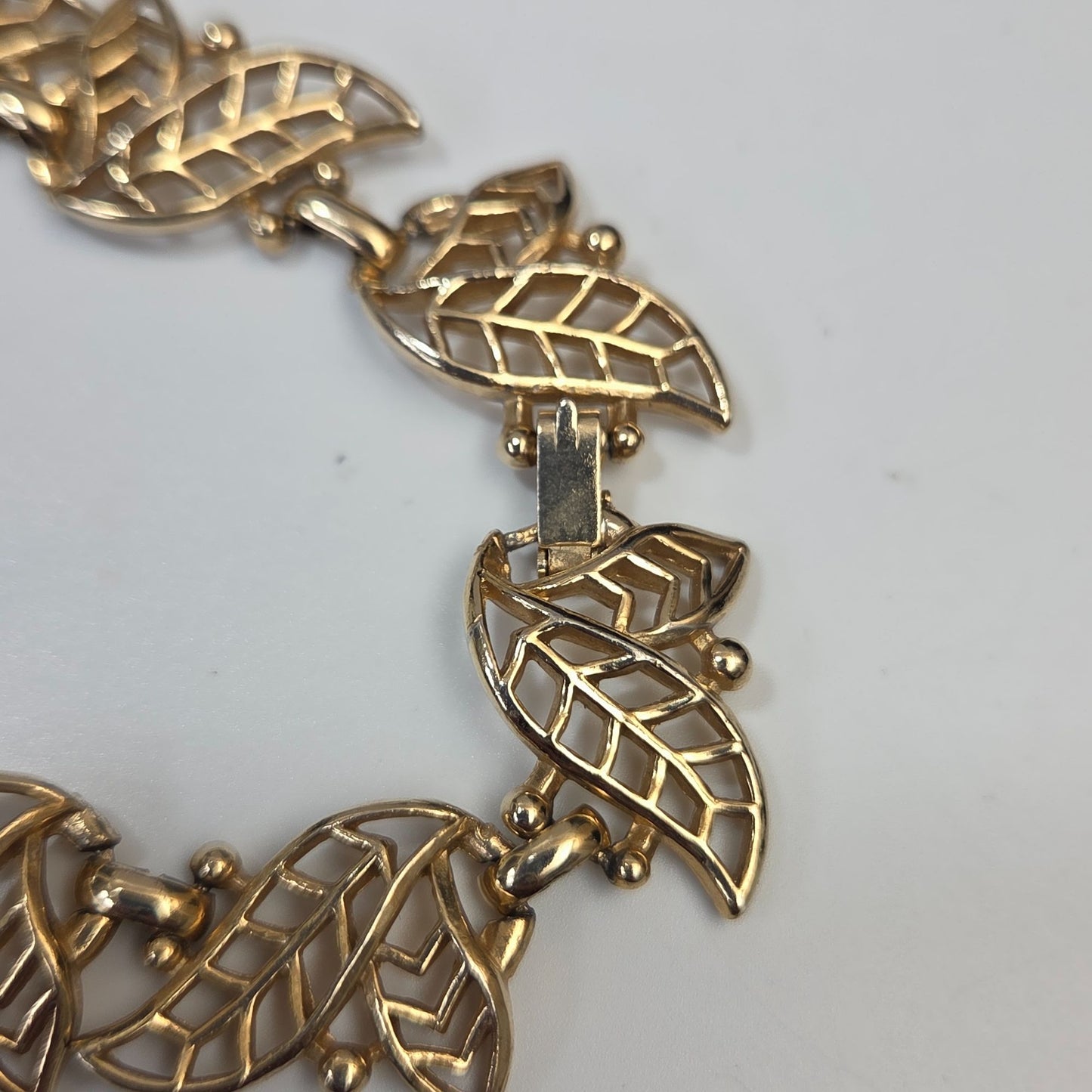 Vintage Gold-Tone Laurel Leaf Choker Necklace 14"