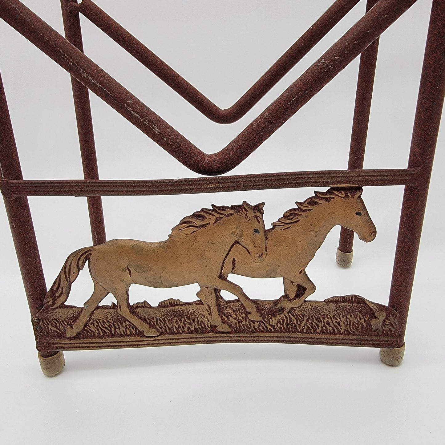 Vintage Metal Horse Wine Rack With 2-Tier Design