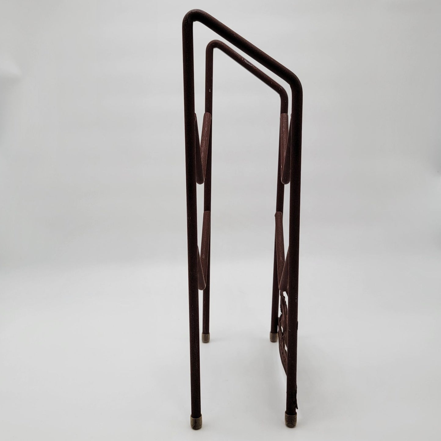 Vintage Metal Horse Wine Rack With 2-Tier Design