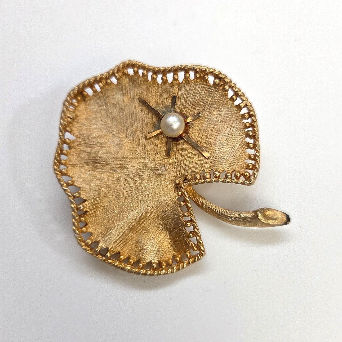 Vintage Brushed Gold-Tone Lily Pad Brooch Faux Pearl Accent