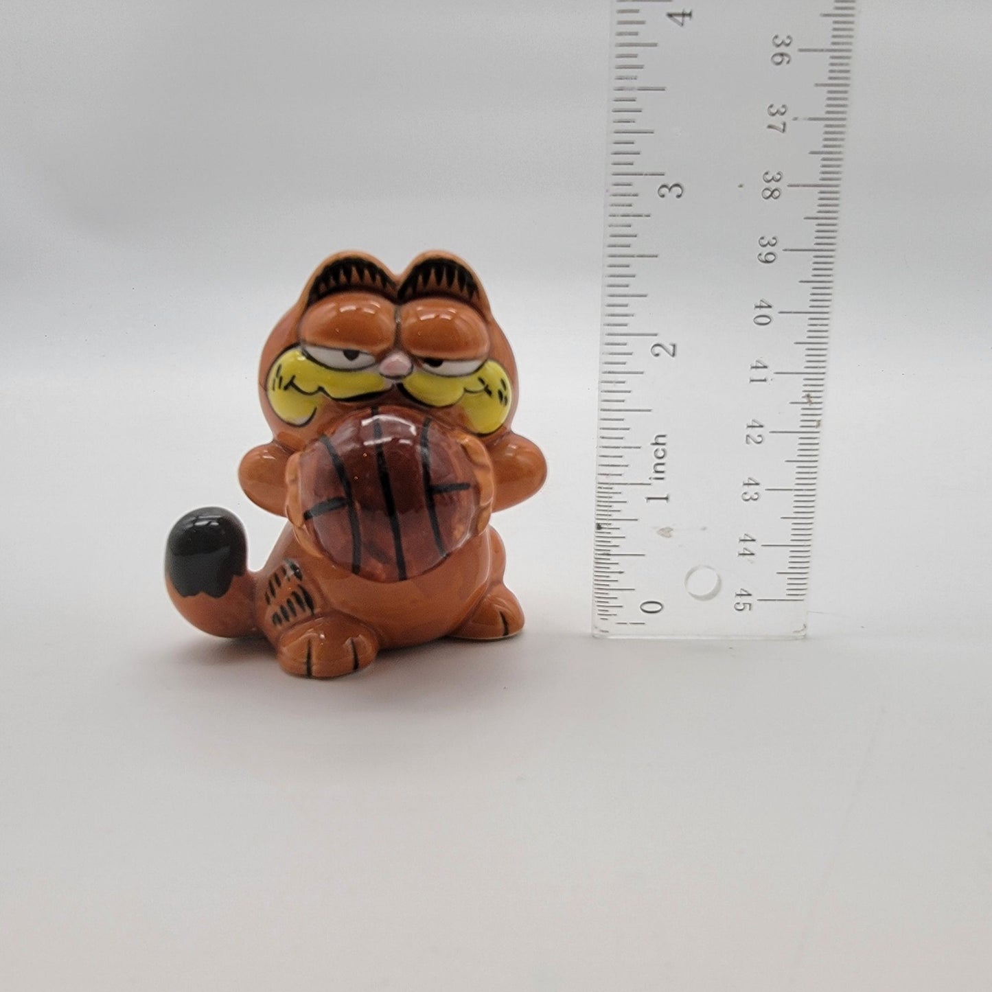 Vintage 1978 Garfield Figurine By Enesco Basketball