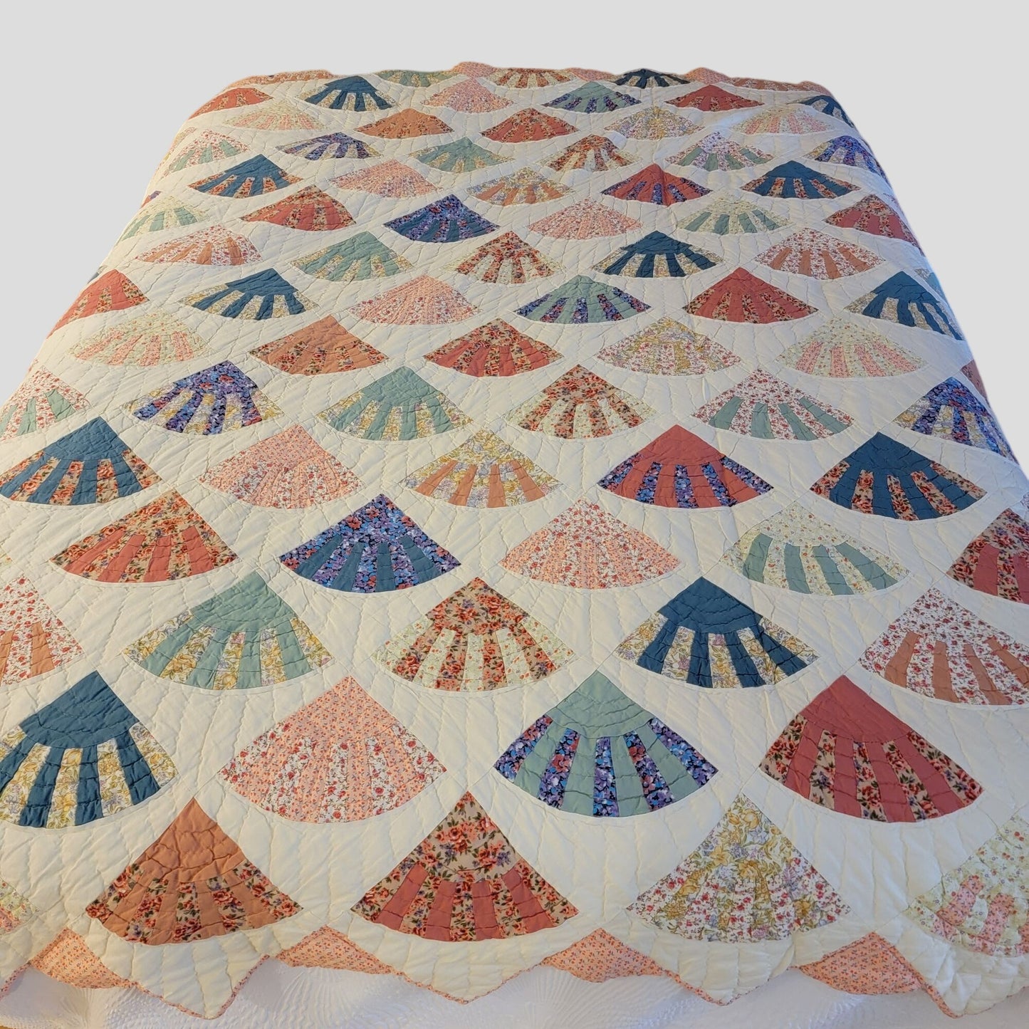 Vintage Grandmothers Fan Patchwork Quilt 90" x 100"