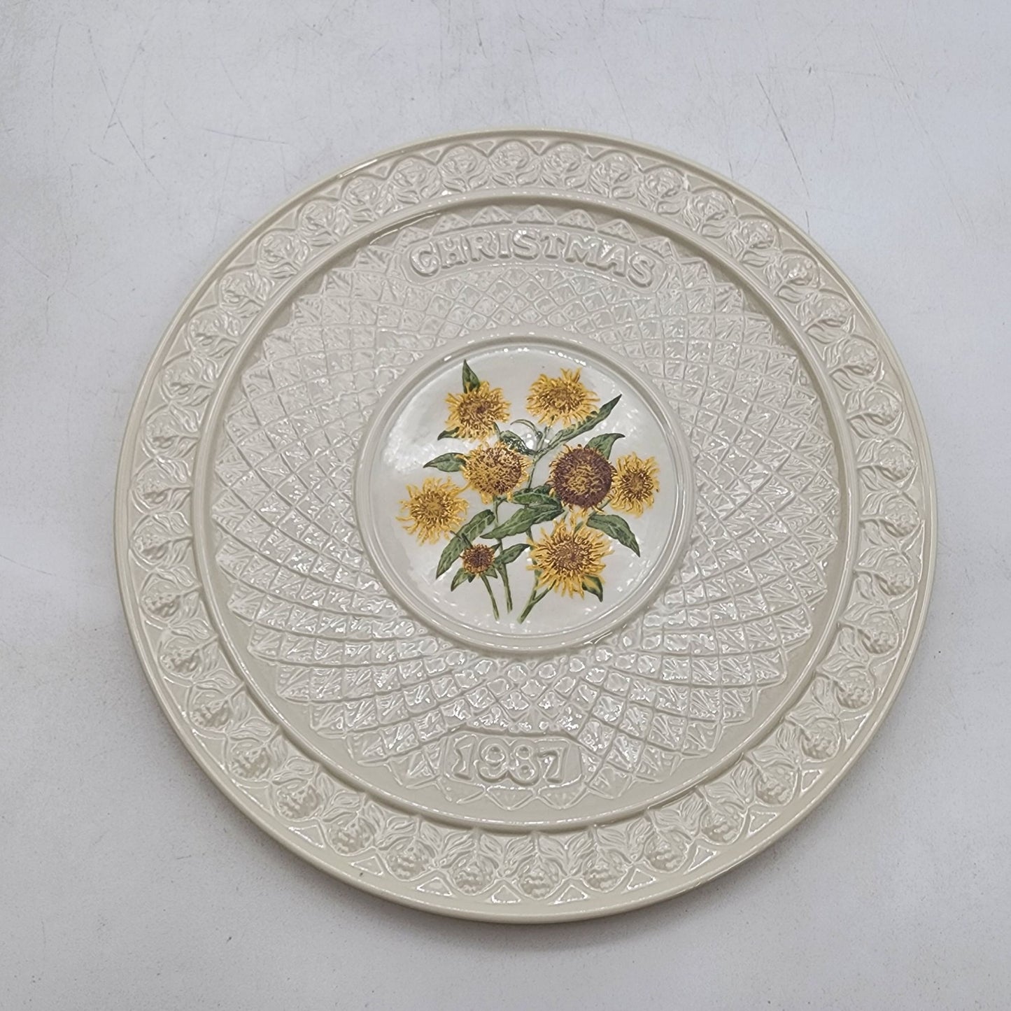 Belleek China 1987 Christmas Plate With Sunflower Of Ireland