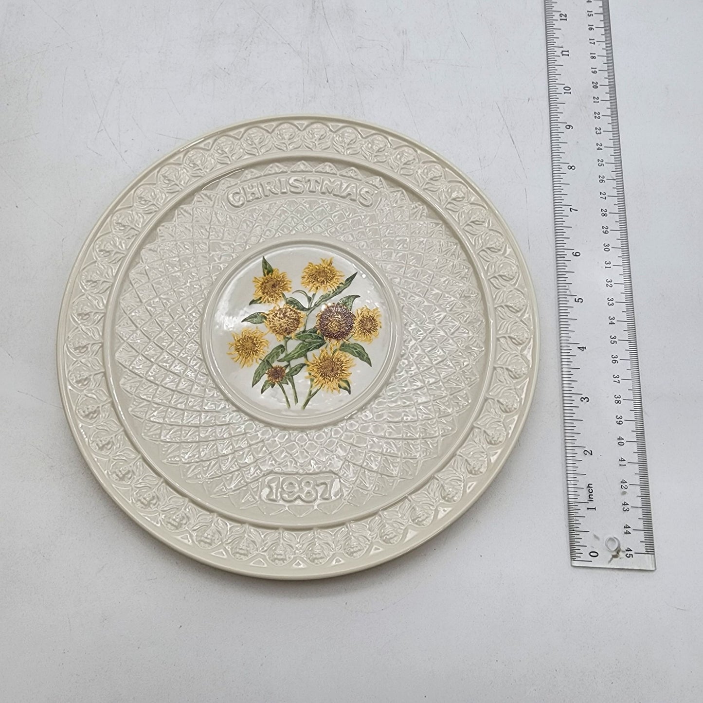 Belleek China 1987 Christmas Plate With Sunflower Of Ireland