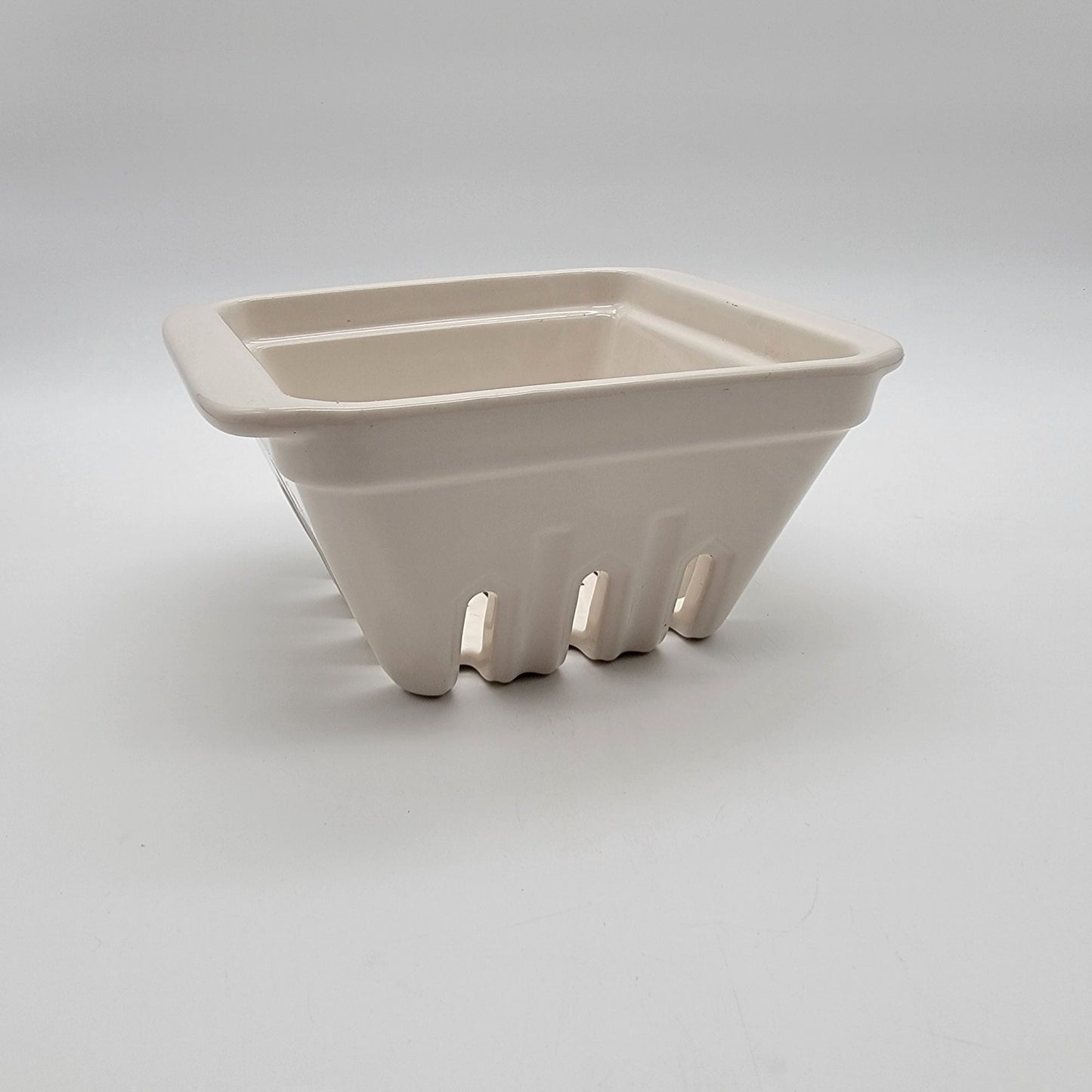 Rae Dunn FRESH Berry Basket Colander