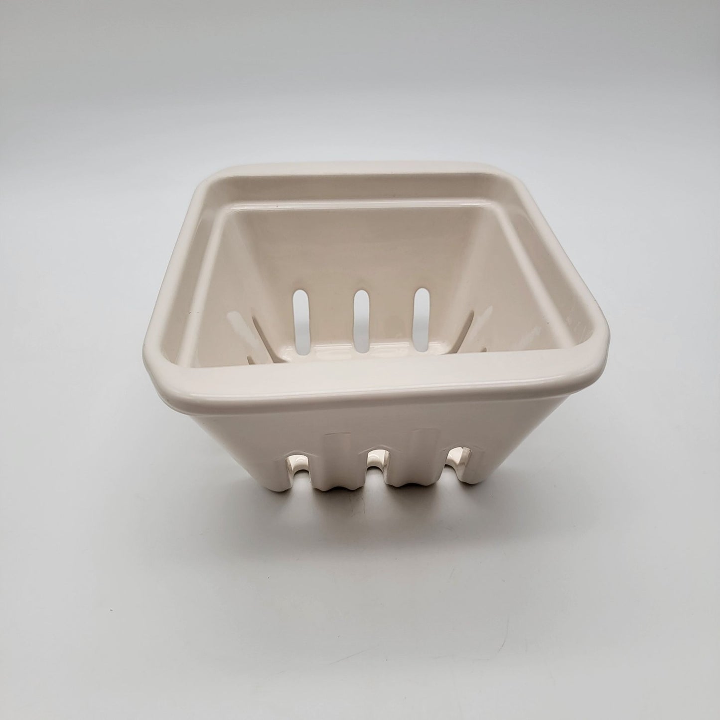 Rae Dunn FRESH Berry Basket Colander
