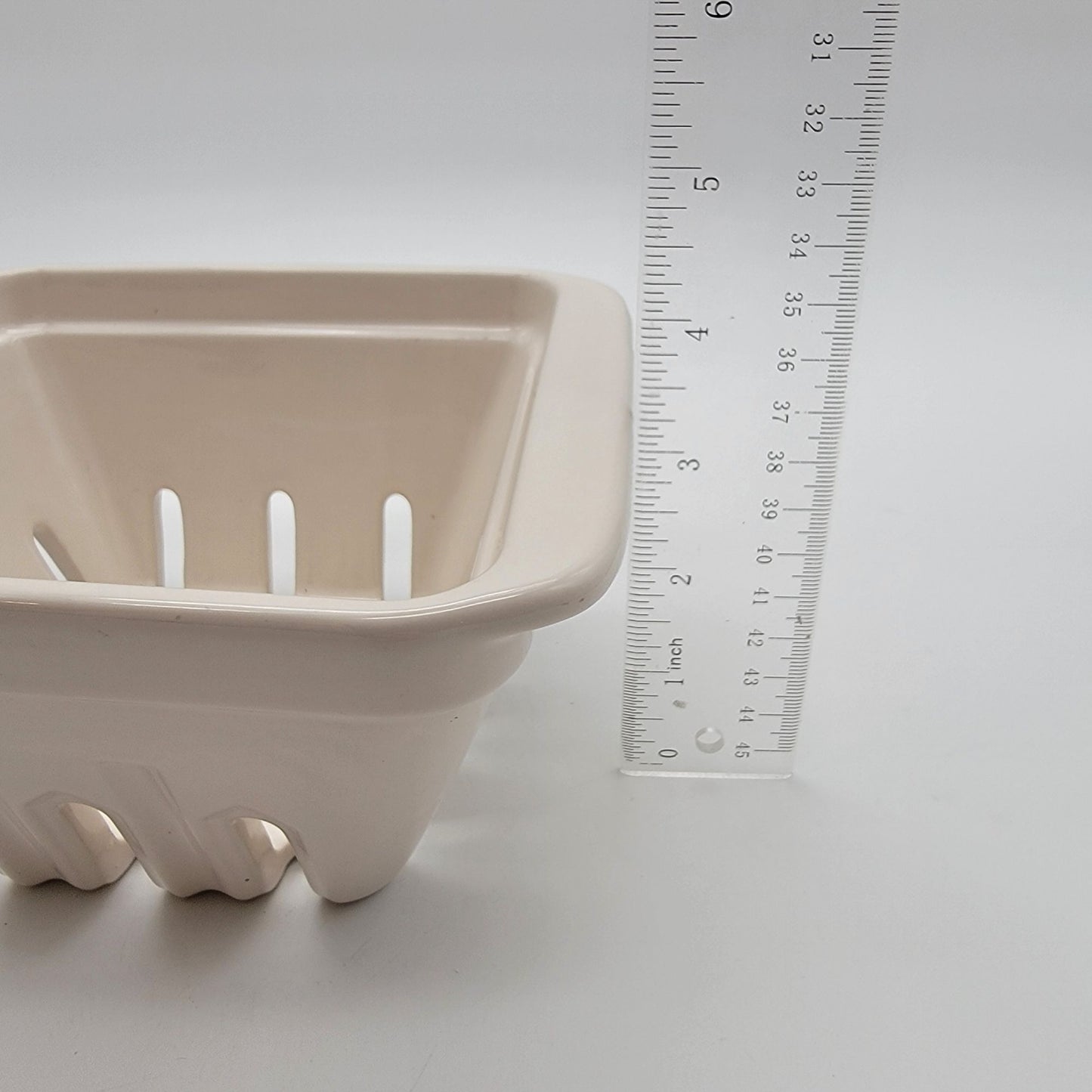 Rae Dunn FRESH Berry Basket Colander