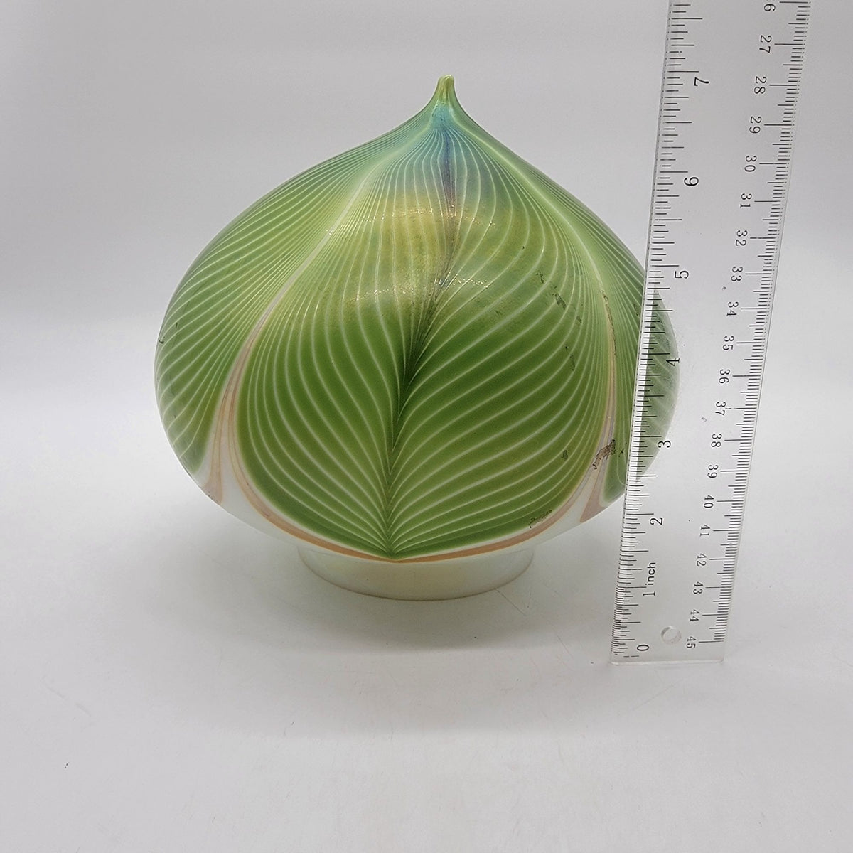 1970s Lundberg Studios Pulled Feather Art Glass Lamp Shade Signed