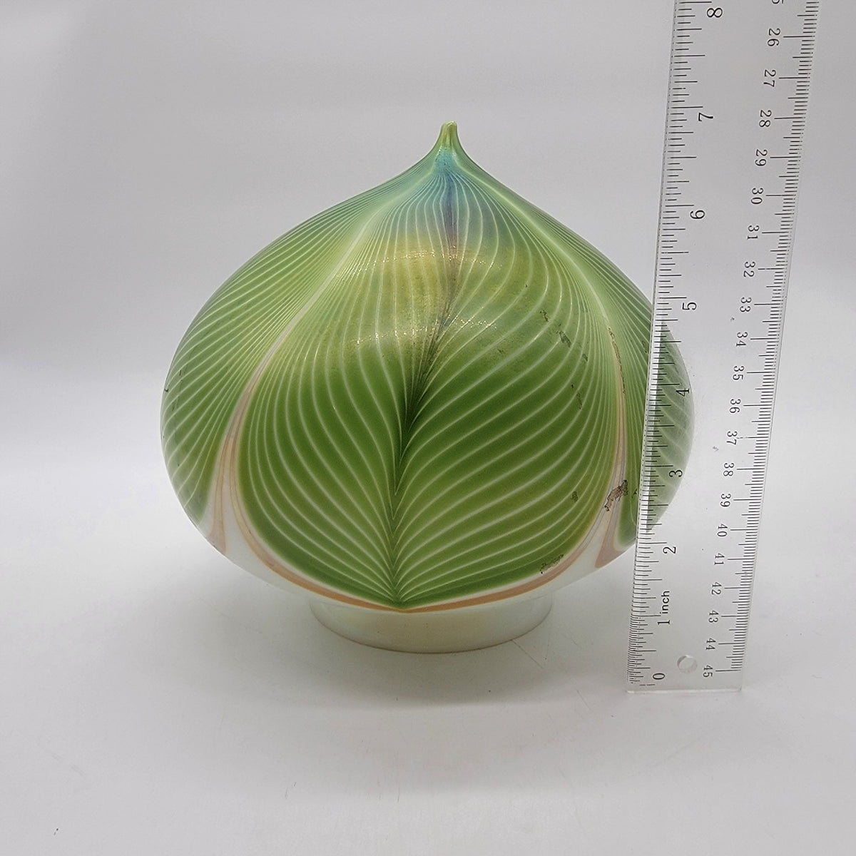 1970s Lundberg Studios Pulled Feather Art Glass Lamp Shade Signed